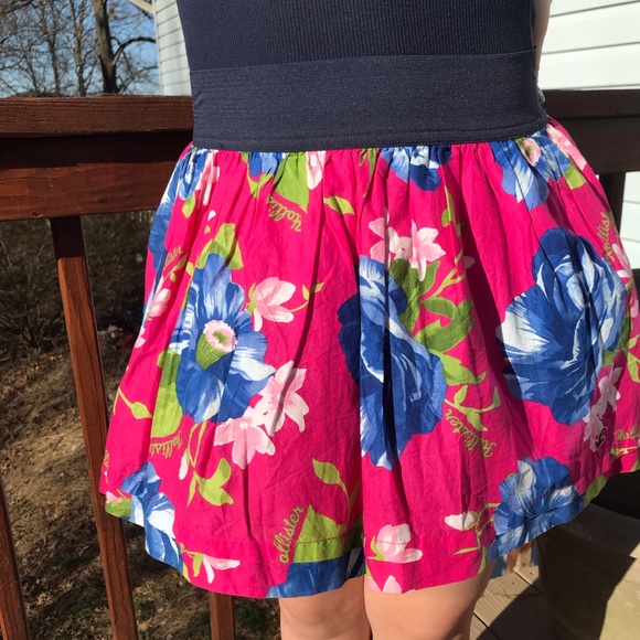 Hollister Pink Floral Skirt - Picture 2 of 5